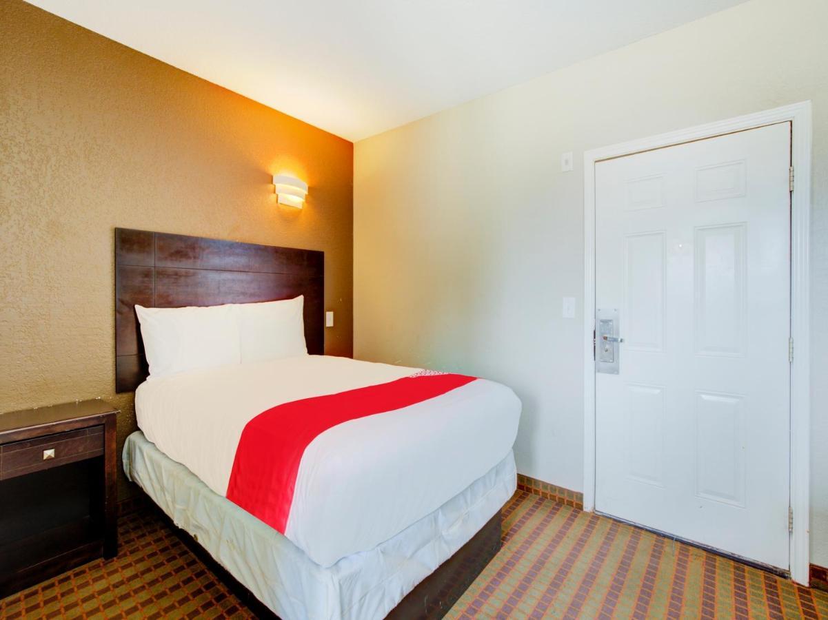 Hotel Dilley Grand Extérieur photo