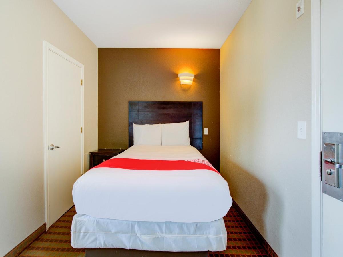 Hotel Dilley Grand Extérieur photo