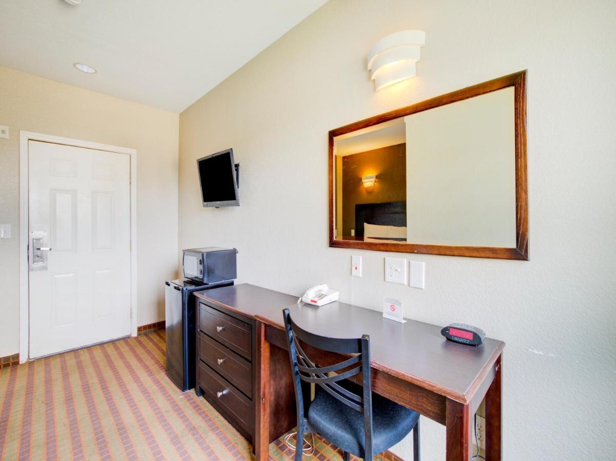 Hotel Dilley Grand Extérieur photo