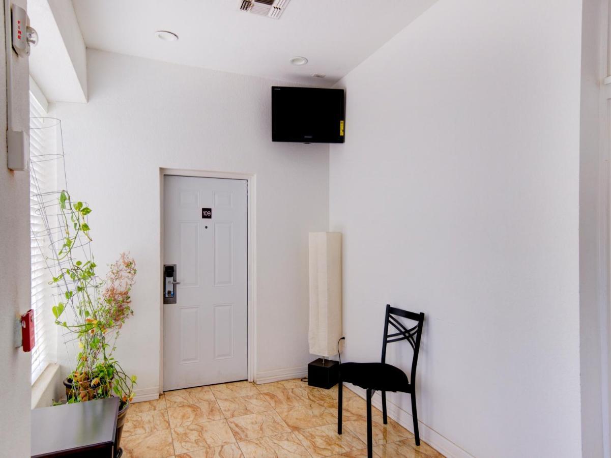 Hotel Dilley Grand Extérieur photo
