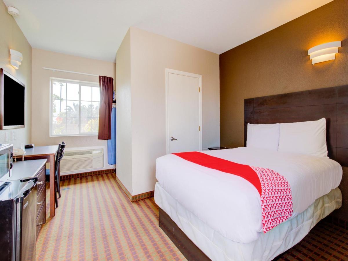 Hotel Dilley Grand Extérieur photo