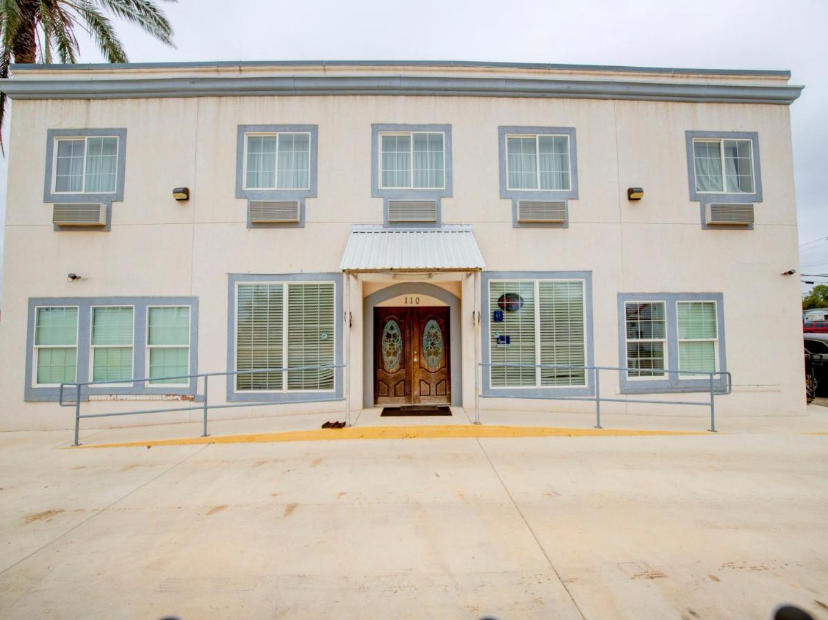 Hotel Dilley Grand Extérieur photo