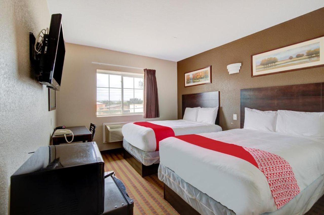 Hotel Dilley Grand Extérieur photo