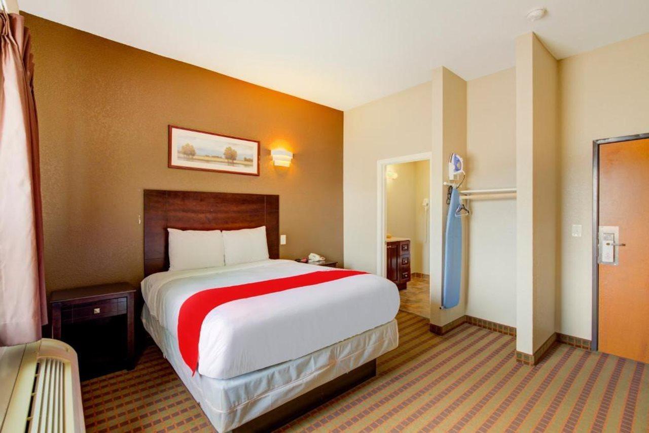 Hotel Dilley Grand Extérieur photo