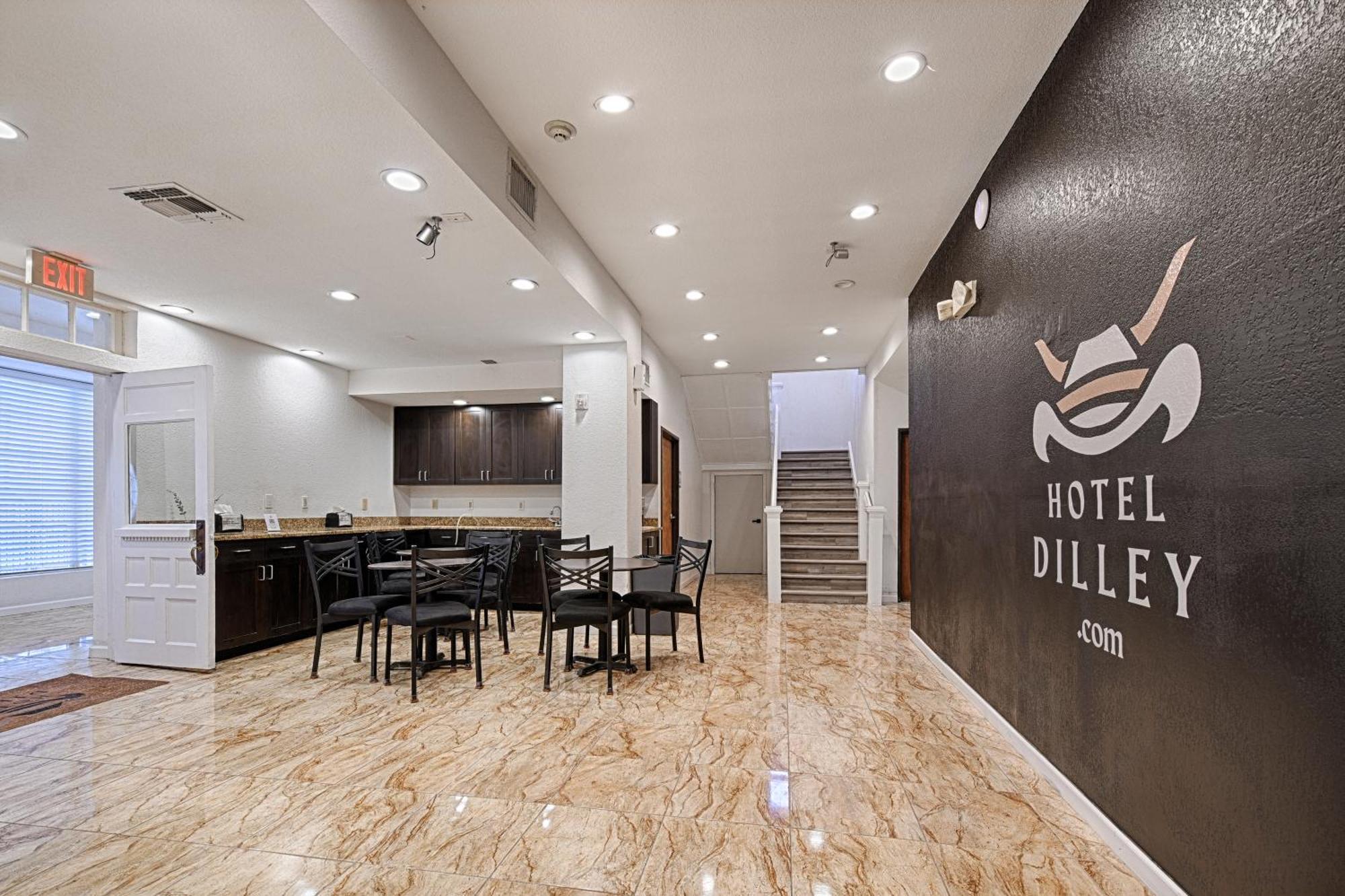 Hotel Dilley Grand Extérieur photo