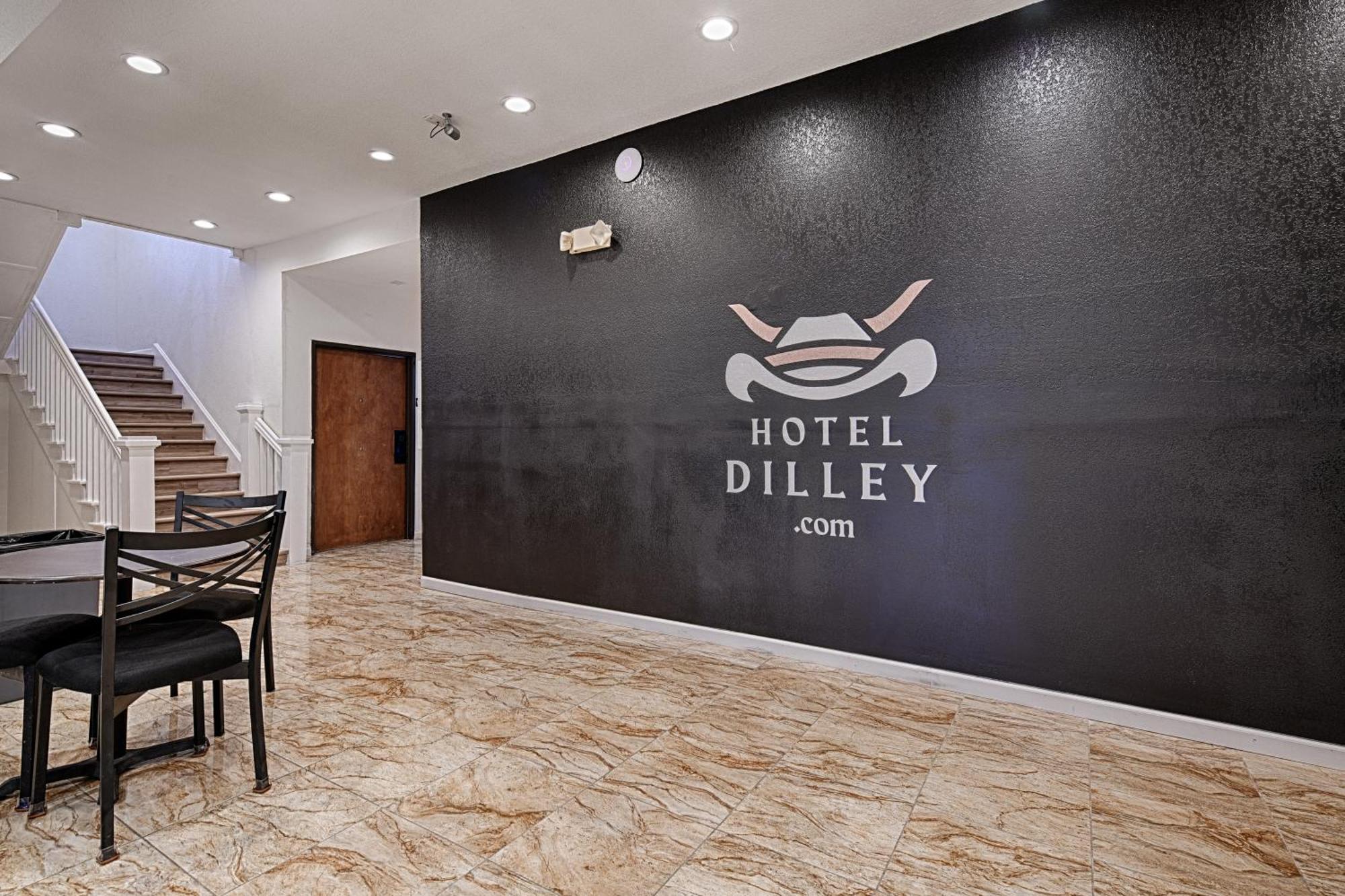 Hotel Dilley Grand Extérieur photo