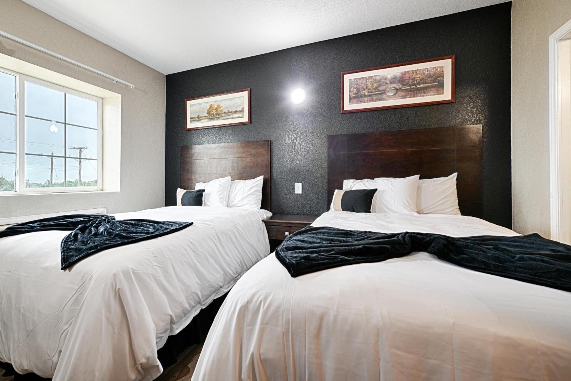 Hotel Dilley Grand Extérieur photo
