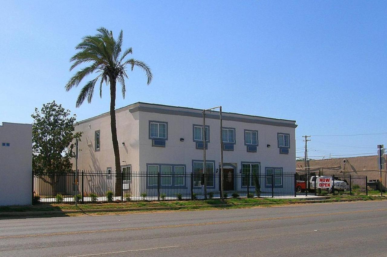 Hotel Dilley Grand Extérieur photo